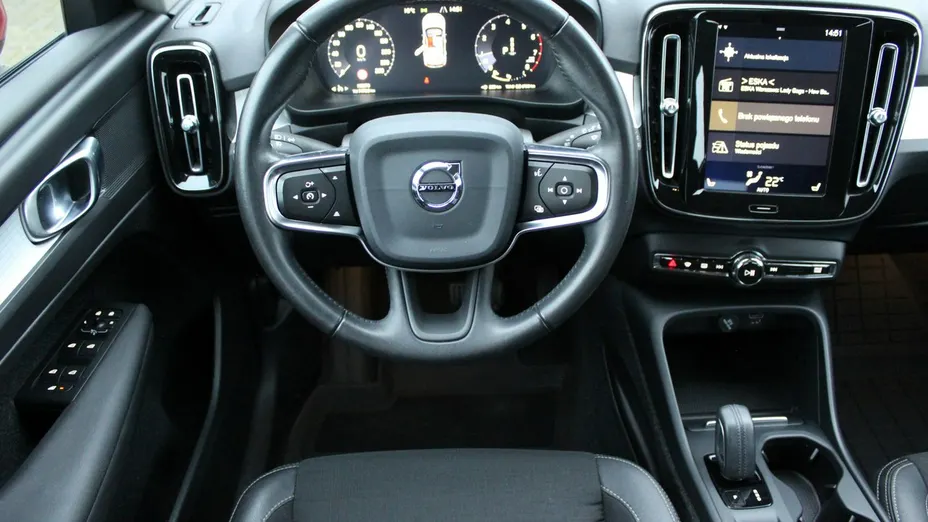 VOLVO XC40 -