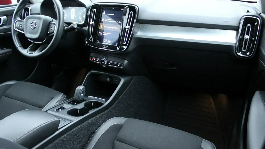 VOLVO XC40 -