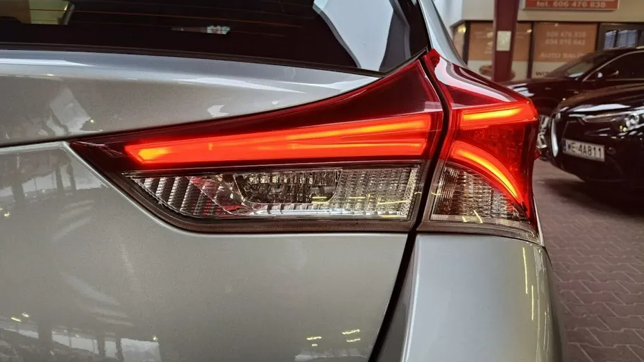 TOYOTA Auris -