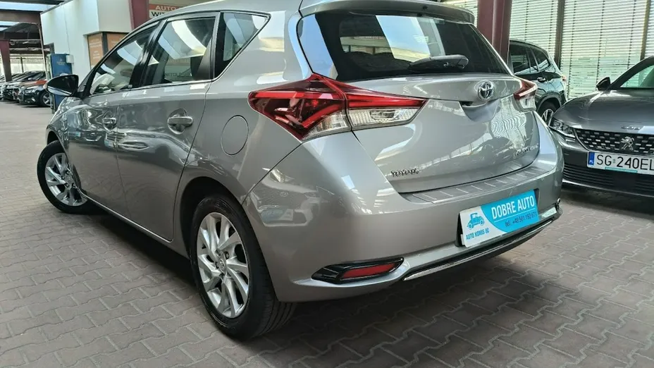TOYOTA Auris -