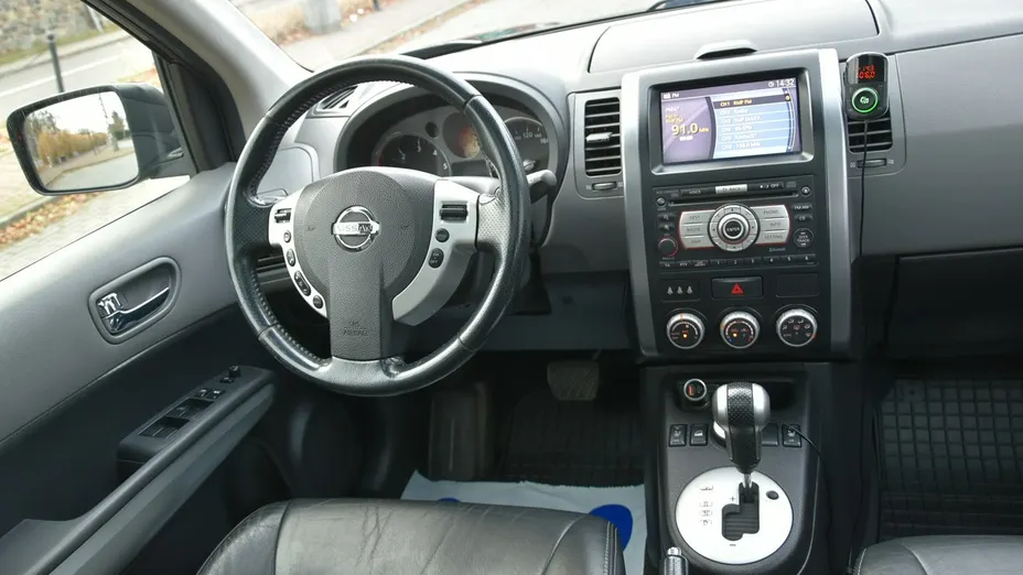 NISSAN X-Trail -