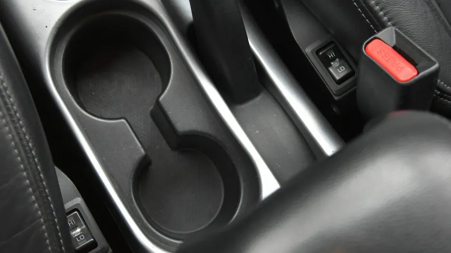 MITSUBISHI Outlander -