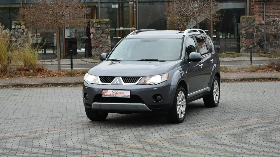 MITSUBISHI Outlander -