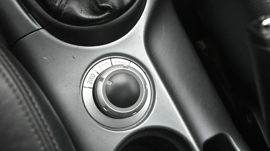 MITSUBISHI Outlander -