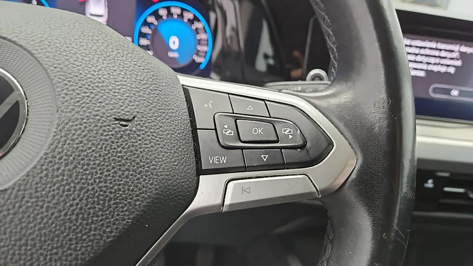 VOLKSWAGEN Golf -