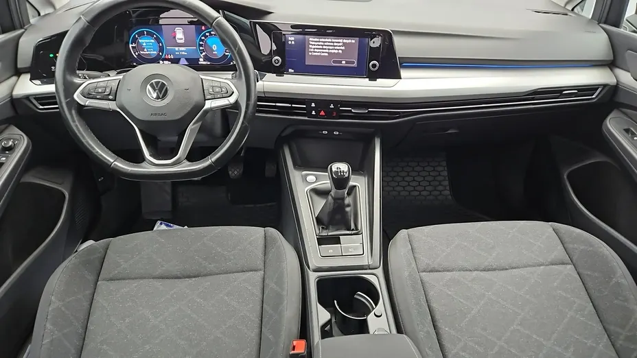 VOLKSWAGEN Golf -