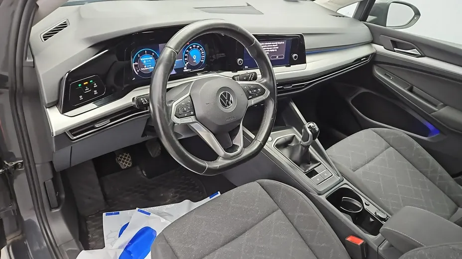 VOLKSWAGEN Golf -