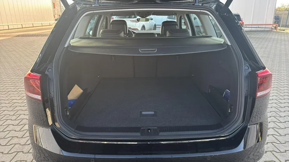 VOLKSWAGEN Passat -