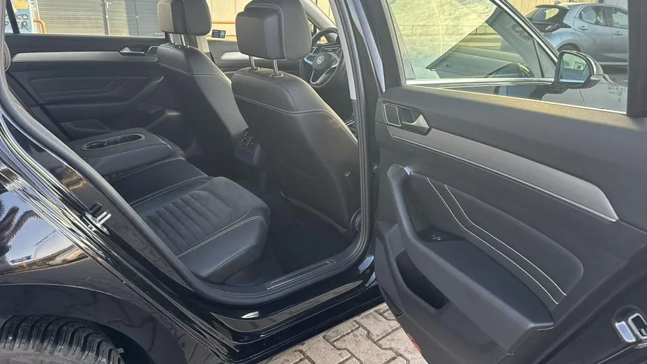 VOLKSWAGEN Passat -