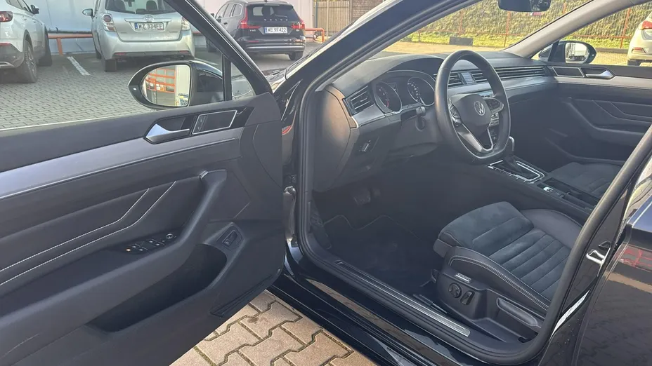VOLKSWAGEN Passat -