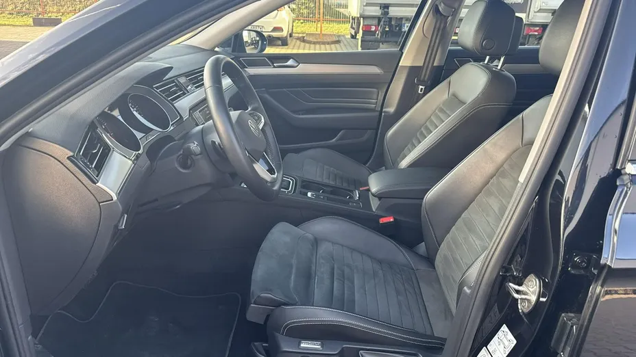VOLKSWAGEN Passat -