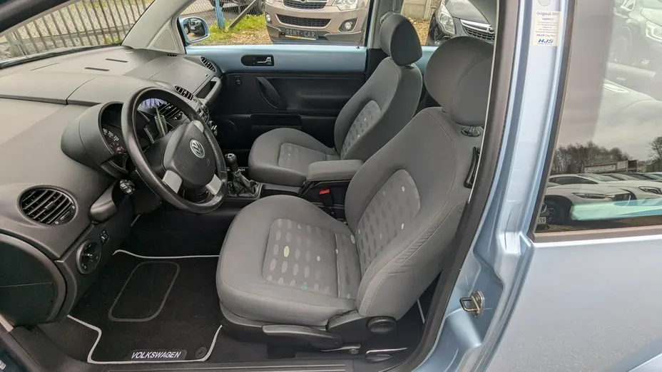 VOLKSWAGEN New Beetle -