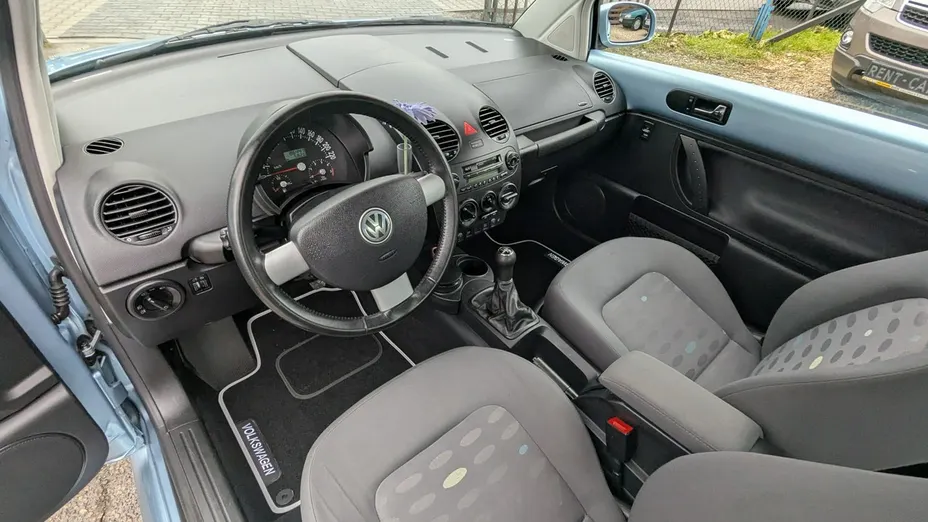 VOLKSWAGEN New Beetle -
