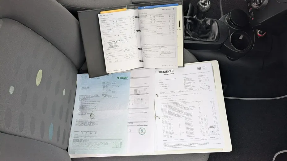 VOLKSWAGEN New Beetle -