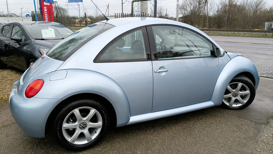 VOLKSWAGEN New Beetle -