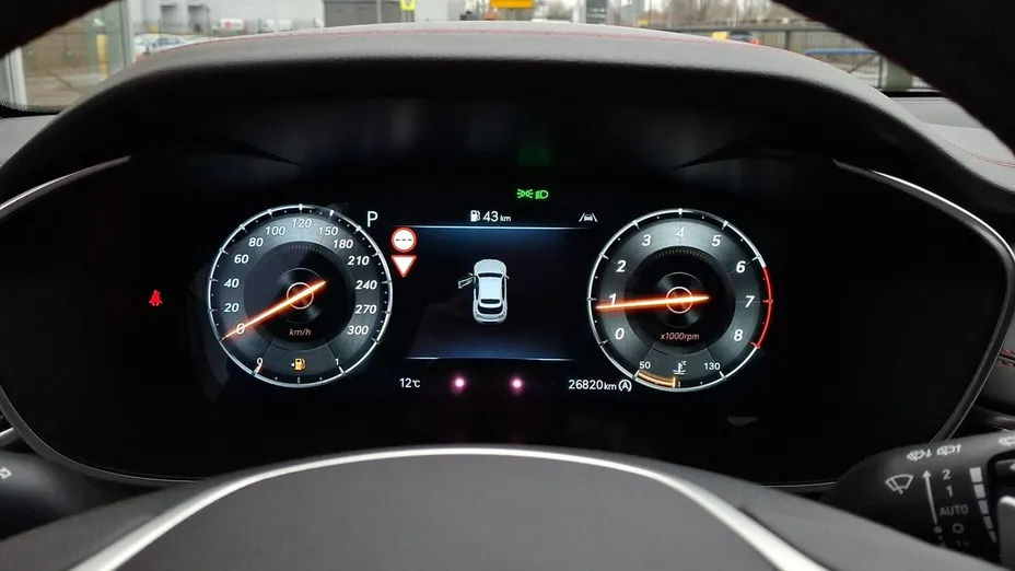 Genesis G70 -