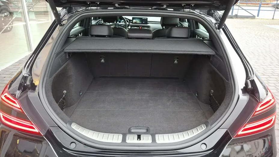 Genesis G70 -