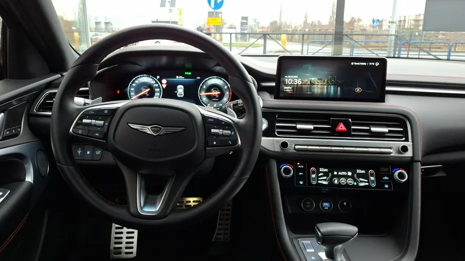 Genesis G70 -