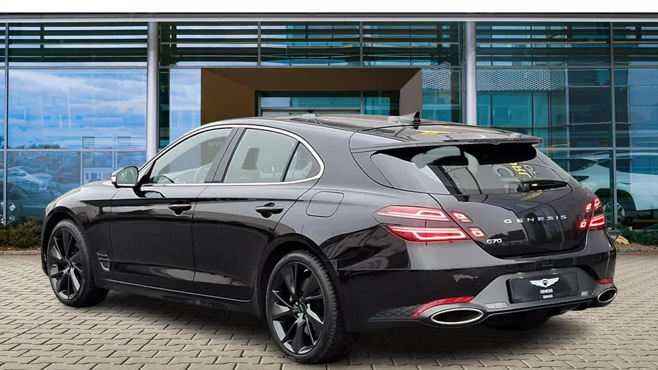 Genesis G70 -