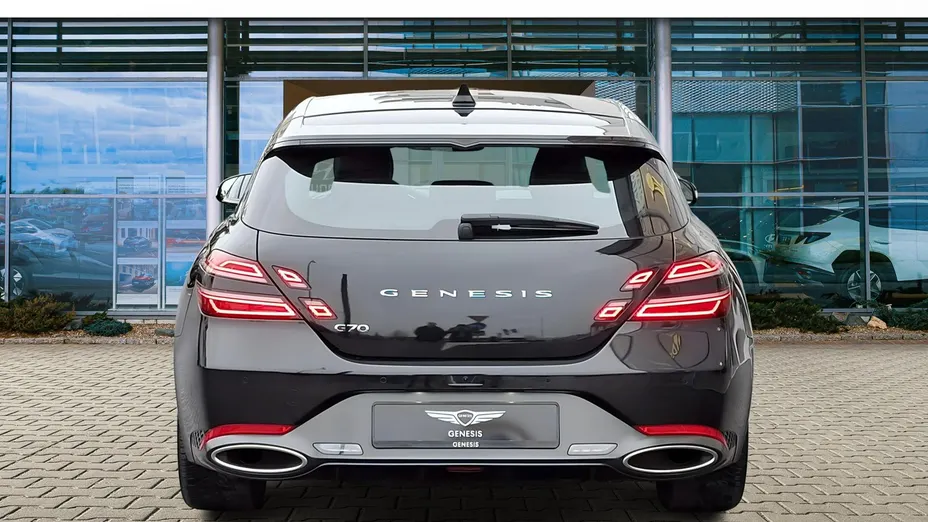 Genesis G70 -