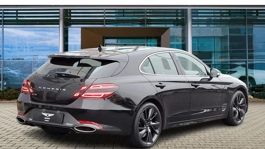 Genesis G70 -