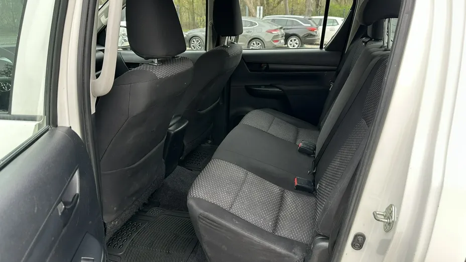 TOYOTA HiLux -