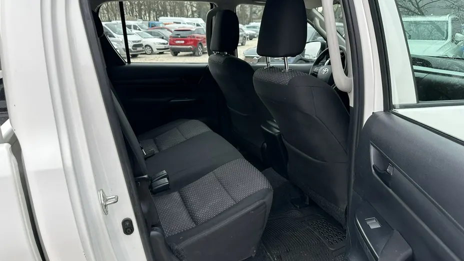TOYOTA HiLux -