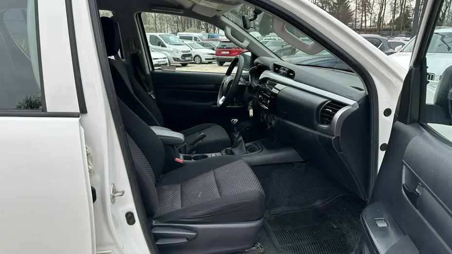 TOYOTA HiLux -