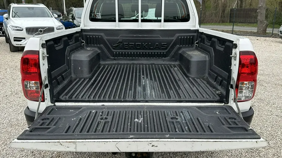 TOYOTA HiLux -