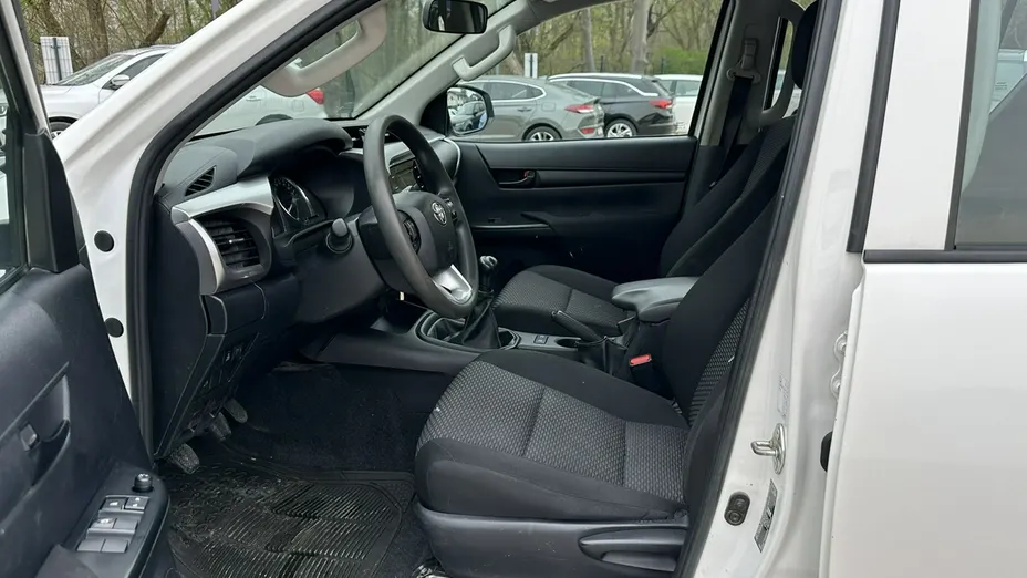 TOYOTA HiLux -