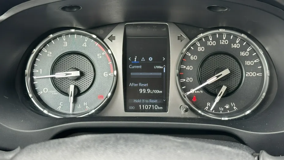 TOYOTA HiLux -