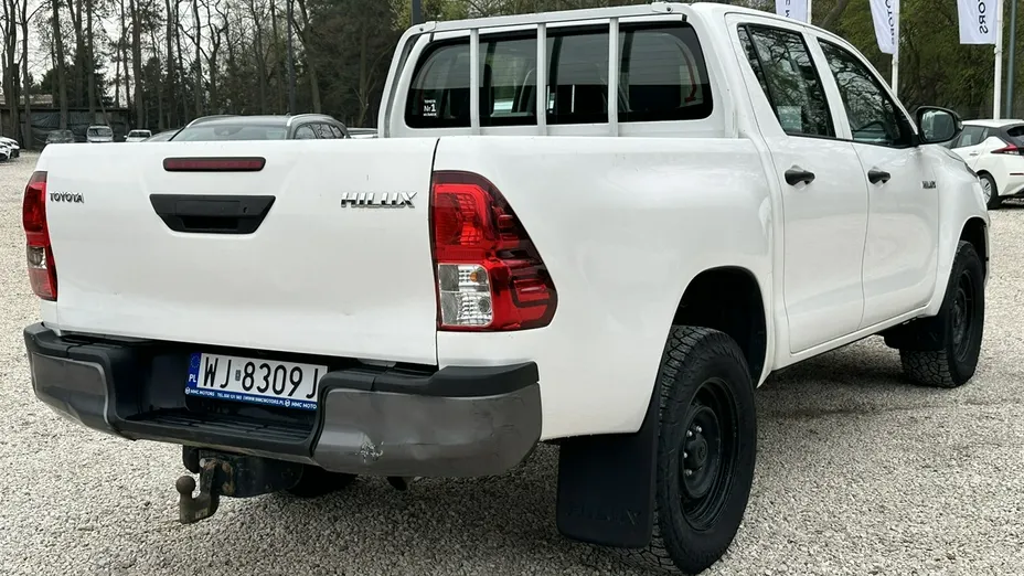 TOYOTA HiLux -