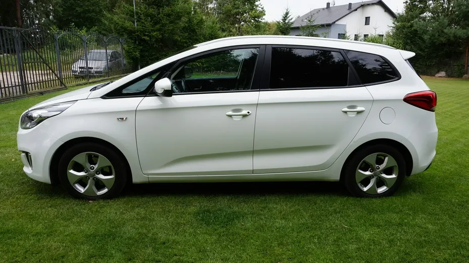 KIA Carens -
