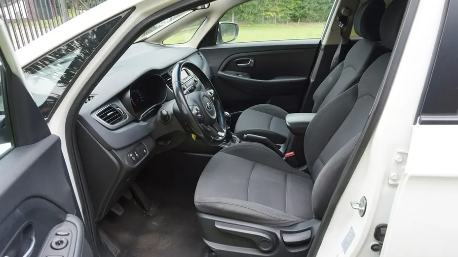 KIA Carens -