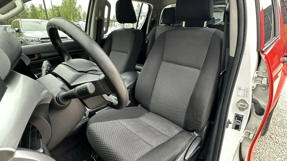 TOYOTA HiLux -