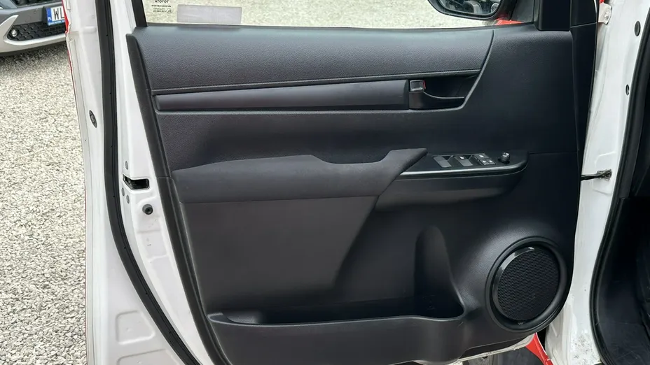 TOYOTA HiLux -