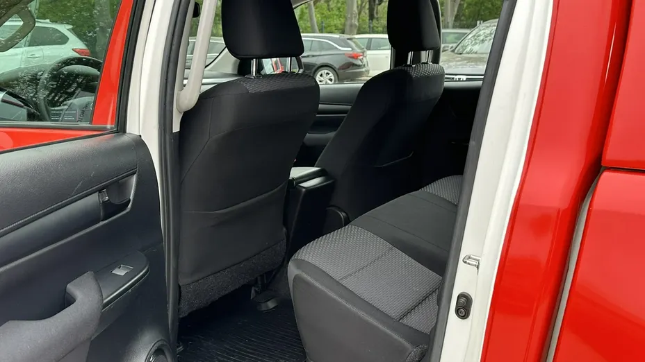 TOYOTA HiLux -