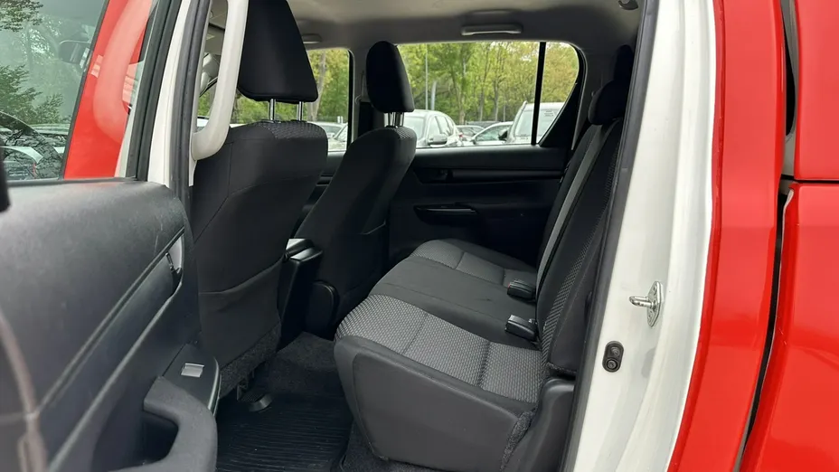 TOYOTA HiLux -