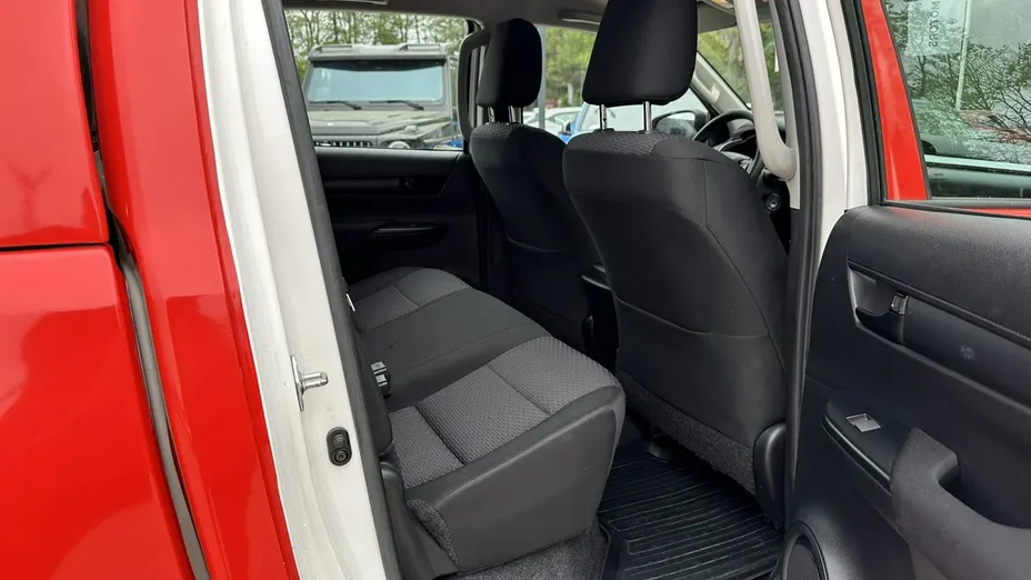 TOYOTA HiLux -