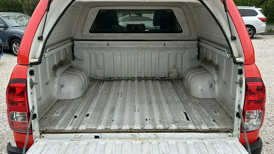 TOYOTA HiLux -