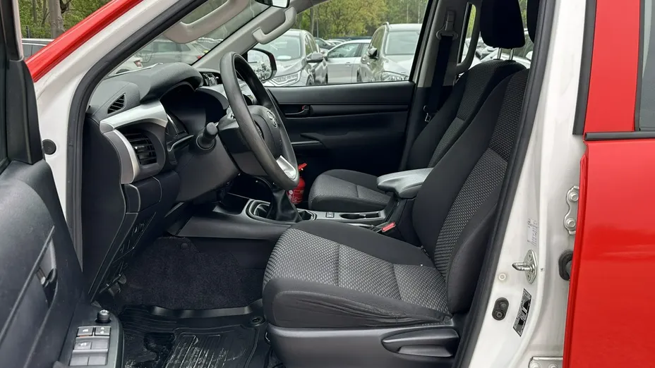 TOYOTA HiLux -