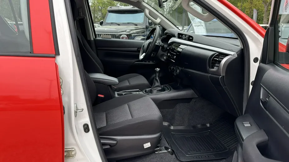 TOYOTA HiLux -