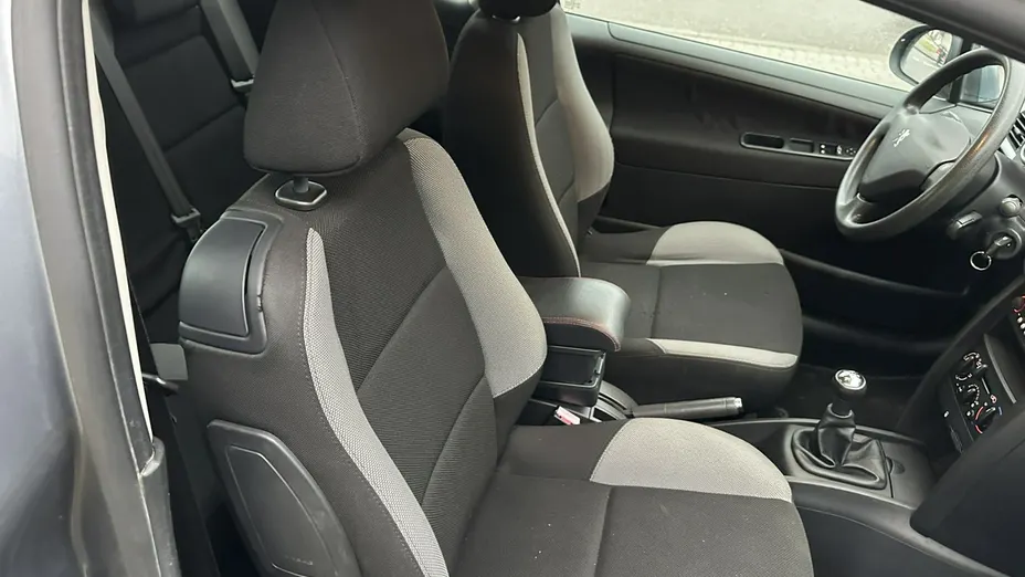 PEUGEOT 207 -