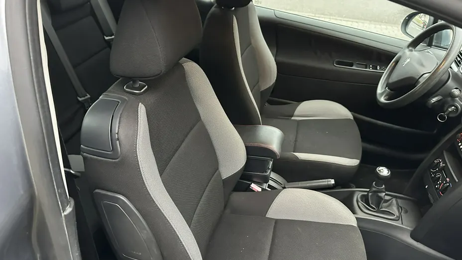 PEUGEOT 207 -