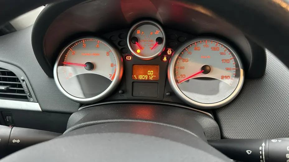 PEUGEOT 207 -