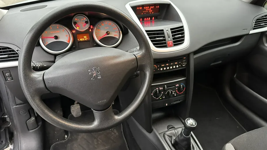 PEUGEOT 207 -
