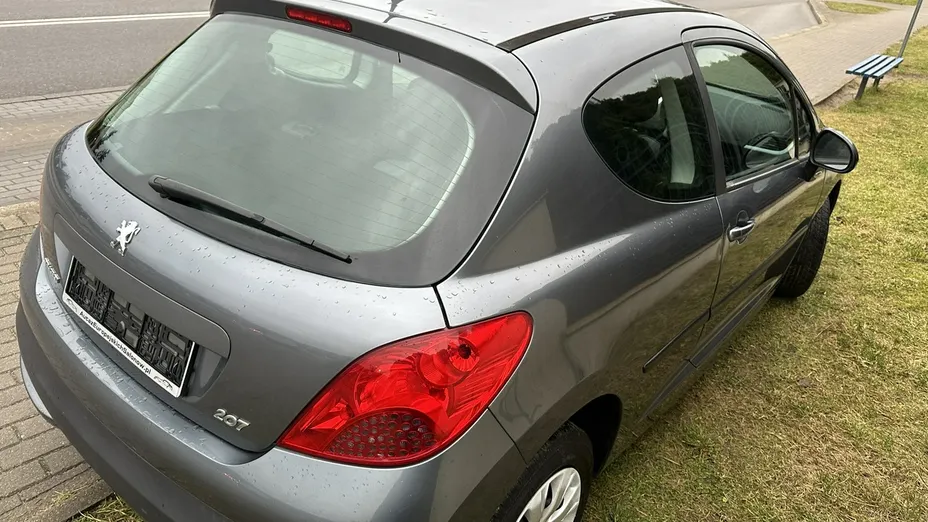 PEUGEOT 207 -