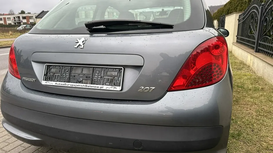 PEUGEOT 207 -