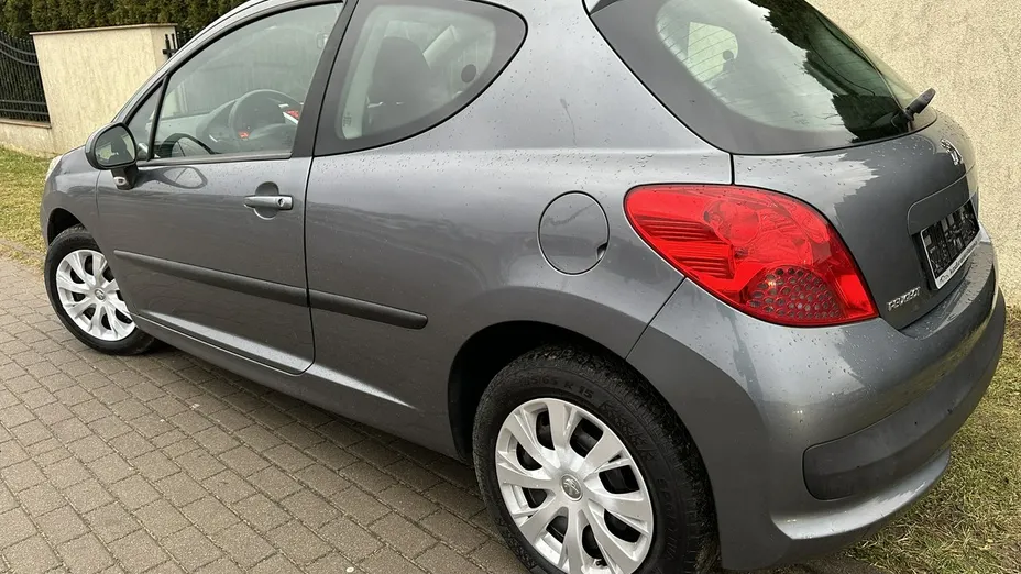 PEUGEOT 207 -