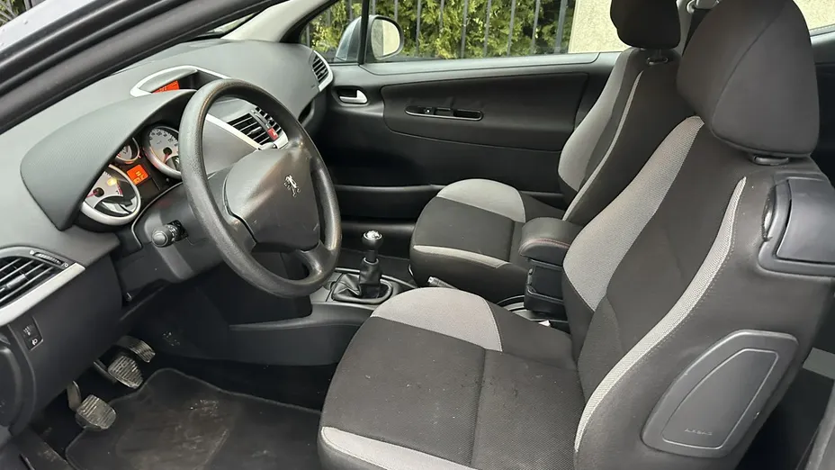 PEUGEOT 207 -